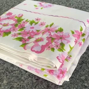Grants twin floral sheet. Old stock never used.